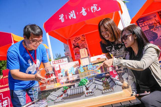 集促消费国潮嘉年华展销启动新葡京娱乐城名优特老字号云(图4)